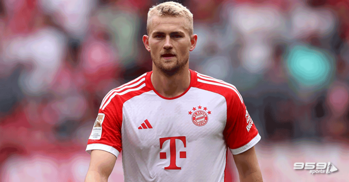 959-Sports---Inquiring-about-Manchester-United's-price-for-De-Light