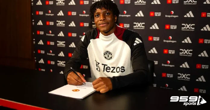 Manchester United confirm signing of Leicester star